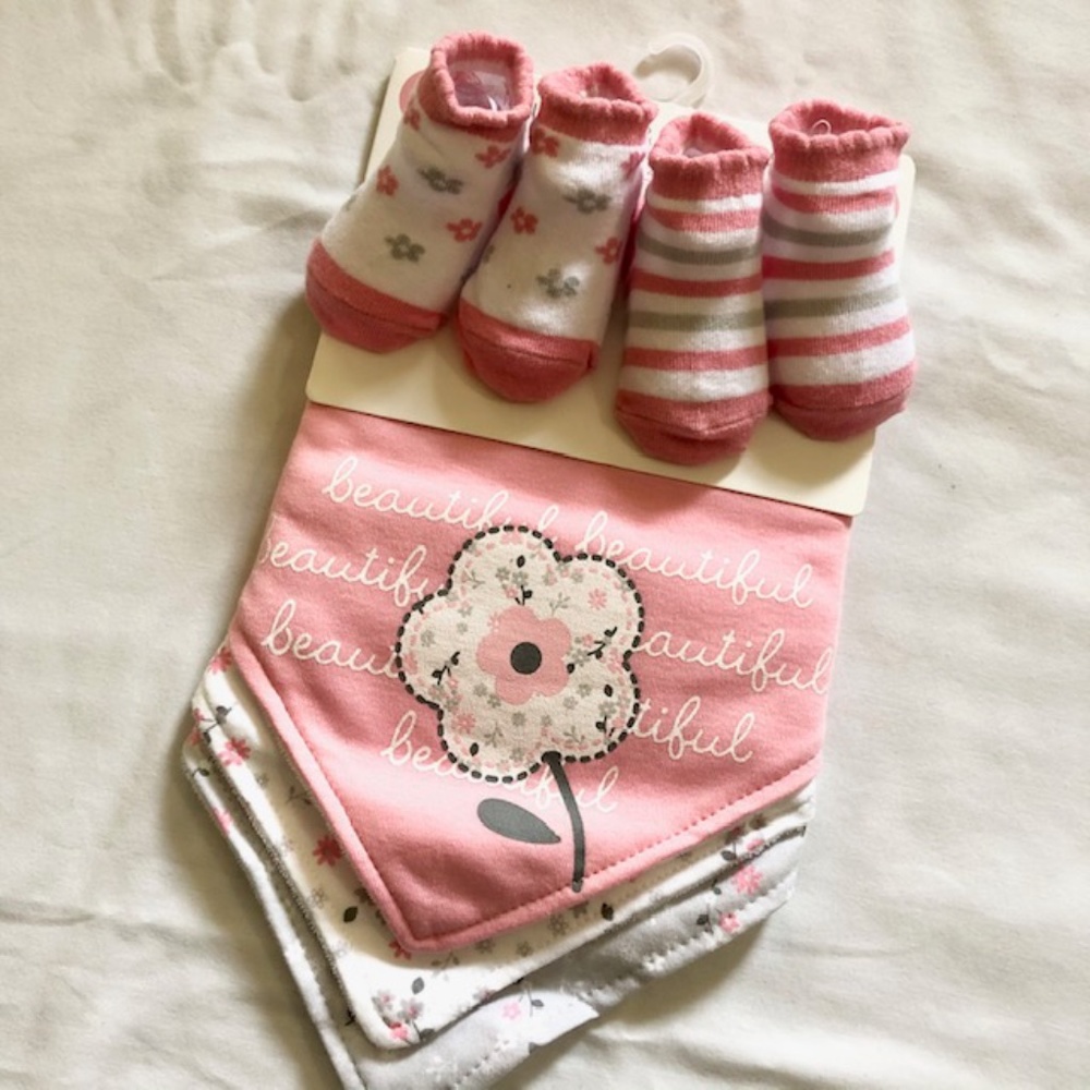 BUTTONS & STITCHES 5 pc. Bib & Bootie Set 3-6 mo